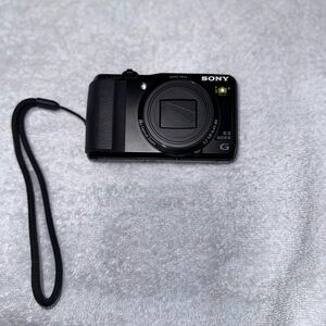 Sony Cyber-shot DSC-HX30 18.2MP 20x
Optical Zoom Digital Camera -Black
